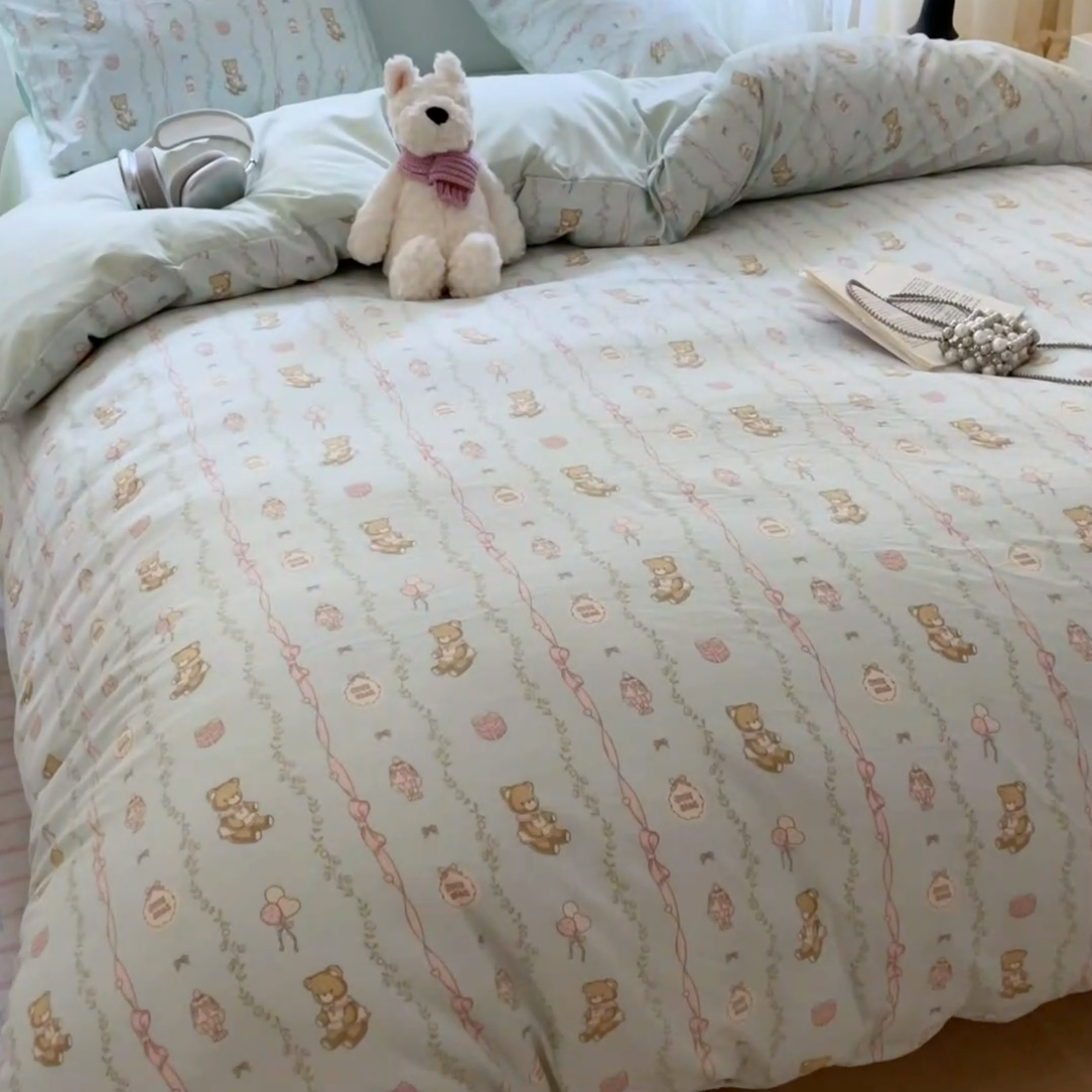 91家纺网 家纺一手货源 找家纺 雨帆家纺 2025新款水洗棉印花四件套 蛋糕熊绿