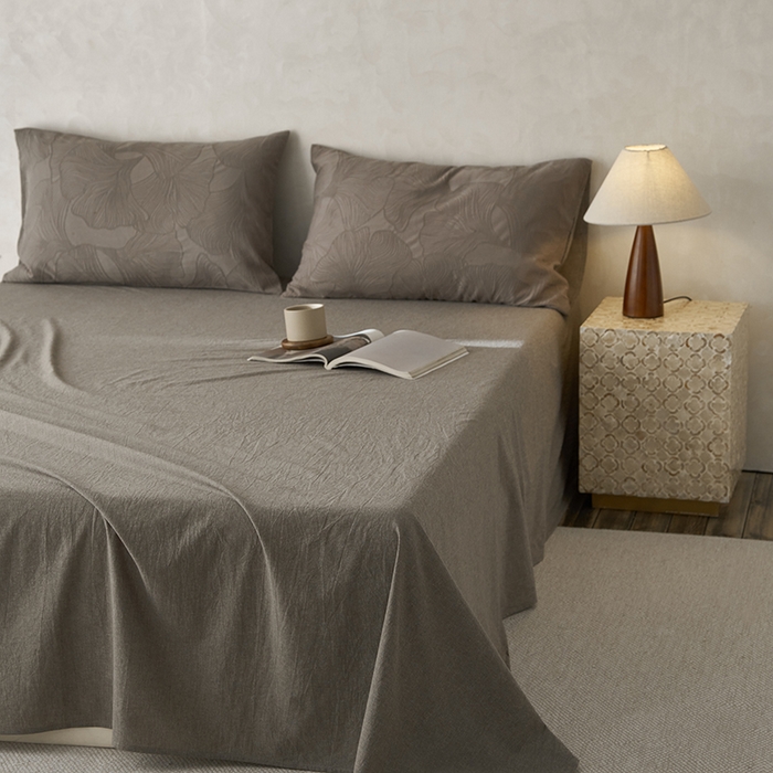 91家纺网 家纺一手货源 找家纺 2025春夏新品色织大提花单品床单 浅灰