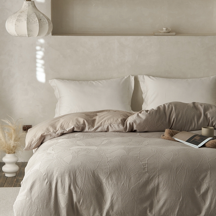 91家纺网 家纺一手货源 找家纺 2025春夏新品染色水洗大提花单品被套 叶语-卡其