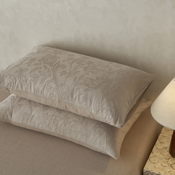 91家纺网 家纺一手货源 找家纺 2025春夏新品染色水洗大提花单品枕套 染黛-卡其