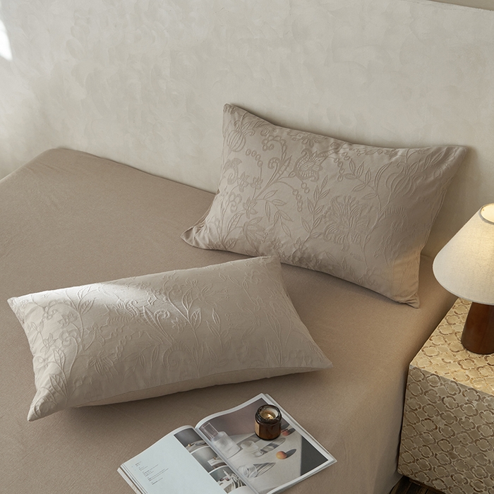 91家纺网 家纺一手货源 找家纺 2025春夏新品染色水洗大提花单品枕套 染黛-卡其