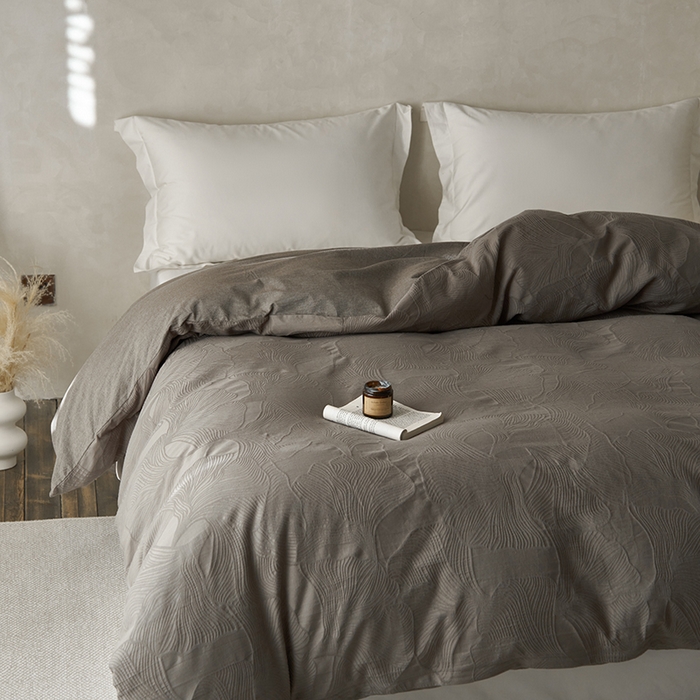 91家纺网 家纺一手货源 找家纺 2025春夏新品染色水洗大提花单品被套 叶语-浅灰