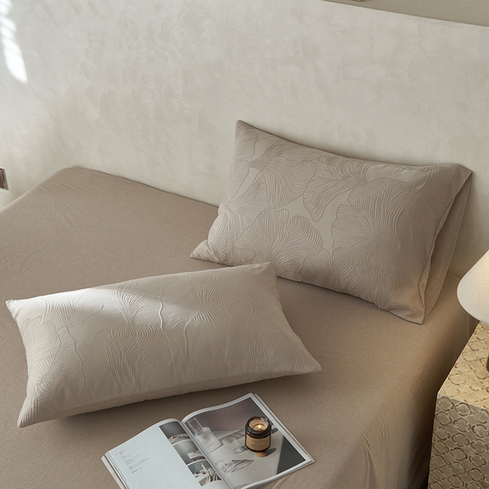 91家纺网 家纺一手货源 找家纺 2025春夏新品染色水洗大提花单品枕套 叶语-卡其