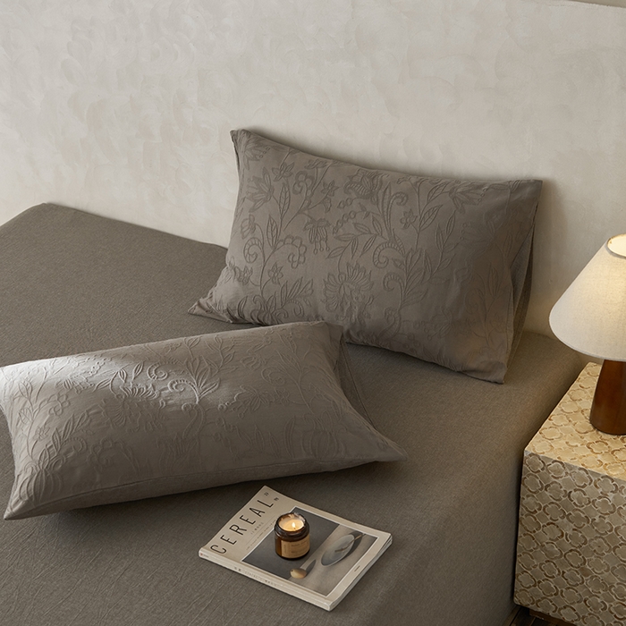 91家纺网 家纺一手货源 找家纺 2025春夏新品染色水洗大提花单品枕套 染黛-浅灰