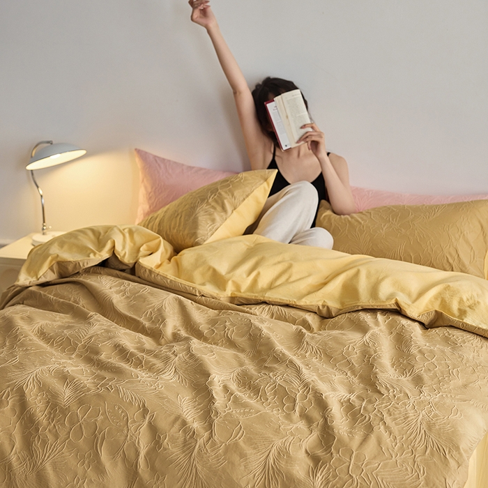 91家纺网 家纺一手货源 找家纺 2025春夏新品染色水洗大提花四件套 小银勾-驼黄