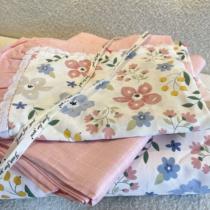 91家纺网 家纺一手货源 找家纺 棉生活家纺 2025新款全棉小清新花边款蕾丝四件套 春日田田