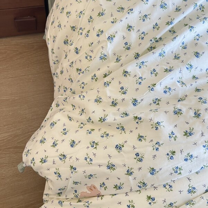 91家纺网 家纺一手货源 找家纺 棉生活家纺 2025新款全棉小清新花边款蕾丝四件套 花海小兔