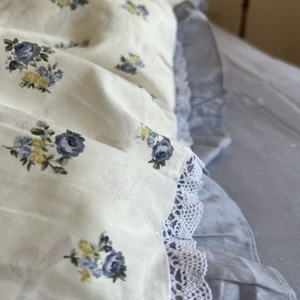 91家纺网 家纺一手货源 找家纺 棉生活家纺 2025新款全棉小清新花边款蕾丝四件套 夏日之约　蓝