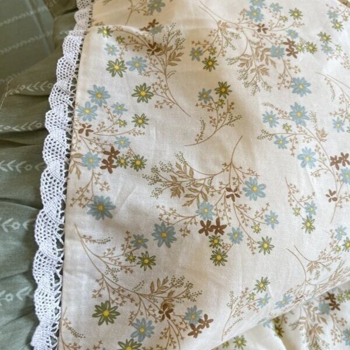 91家纺网 家纺一手货源 找家纺 棉生活家纺 2025新款全棉小清新花边款蕾丝四件套 游花间