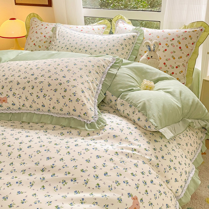 91家纺网 家纺一手货源 找家纺 棉生活家纺 2025新款全棉小清新花边款蕾丝四件套 花海小兔