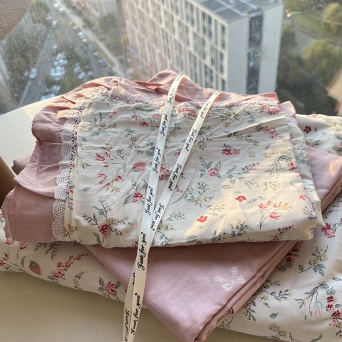 91家纺网 家纺一手货源 找家纺 棉生活家纺 2025新款全棉小清新花边款蕾丝四件套 百花园