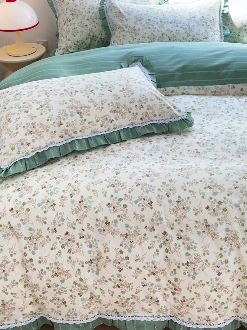 91家纺网 家纺一手货源 找家纺 棉生活家纺 2025新款全棉小清新花边款蕾丝四件套 游花间