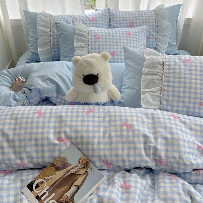 91家纺网 家纺一手货源 找家纺 瑞莱 2025冬季新款13372舞动花边全棉四件套系列 蓝格蝴蝶结