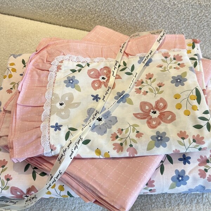 91家纺网 家纺一手货源 找家纺 棉生活家纺 2025新款全棉小清新花边款蕾丝四件套 春日田田