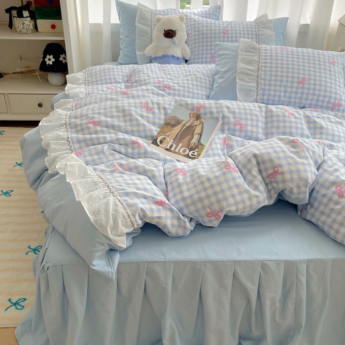 91家纺网 家纺一手货源 找家纺 瑞莱 2025冬季新款13372舞动花边全棉四件套系列 蓝格蝴蝶结