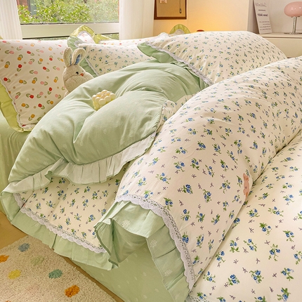 91家纺网 家纺一手货源 找家纺 棉生活家纺 2025新款全棉小清新花边款蕾丝四件套 花海小兔