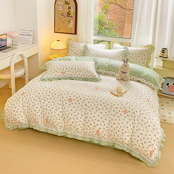 91家纺网 家纺一手货源 找家纺 棉生活家纺 2025新款全棉小清新花边款蕾丝四件套 花海小兔