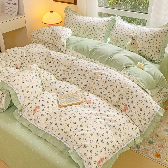 91家纺网 家纺一手货源 找家纺 棉生活家纺 2025新款全棉小清新花边款蕾丝四件套 花海小兔