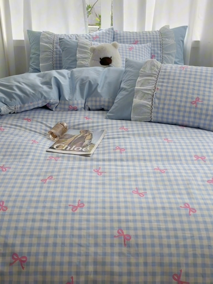 91家纺网 家纺一手货源 找家纺 瑞莱 2025冬季新款13372舞动花边全棉四件套系列 蓝格蝴蝶结