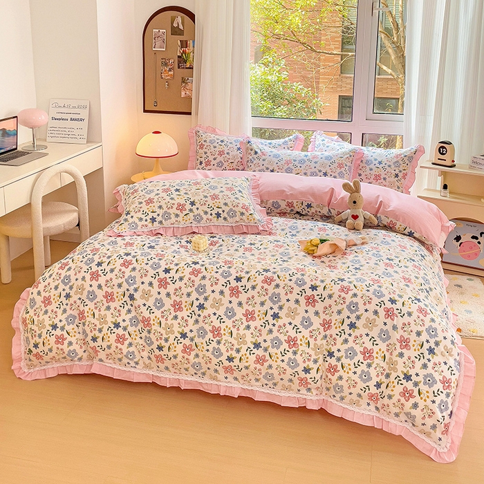 91家纺网 家纺一手货源 找家纺 棉生活家纺 2025新款全棉小清新花边款蕾丝四件套 春日田田