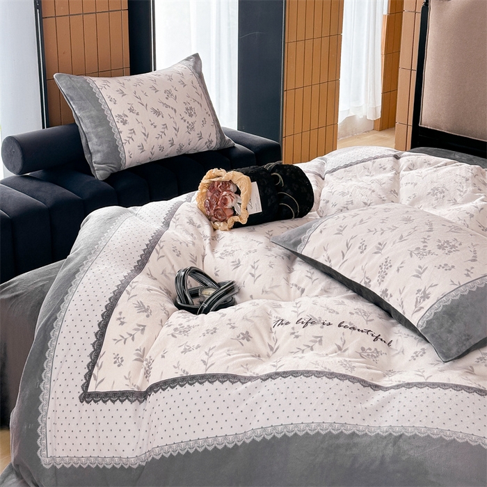 91家纺网 家纺一手货源 找家纺 （总）Sweet dreams甜梦 2024新款数码印花加厚复古碎花牛奶绒四件套-摄影图