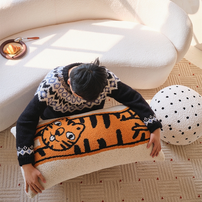 91家纺网 家纺一手货源 找家纺 （总）2025新款半边绒抱枕-沃虎最低零售价：抱枕（含芯）128元