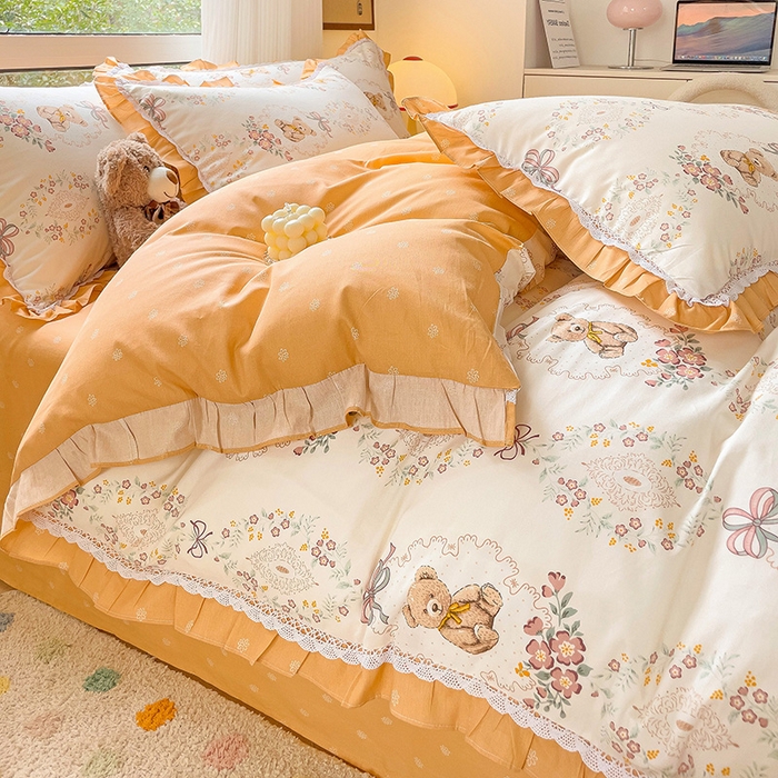 91家纺网 家纺一手货源 找家纺 棉生活家纺 2025新款全棉小清新花边款蕾丝四件套 咕嘟小熊