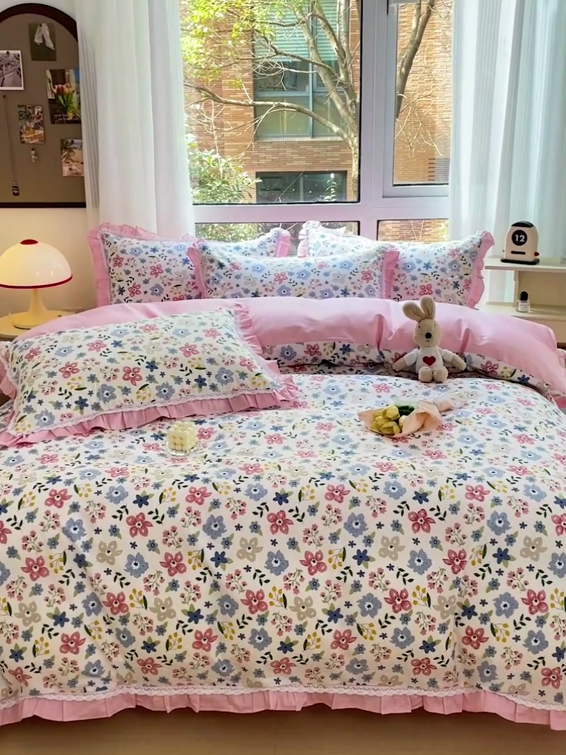 91家纺网 家纺一手货源 找家纺 棉生活家纺 2025新款全棉小清新花边款蕾丝四件套 春日田田