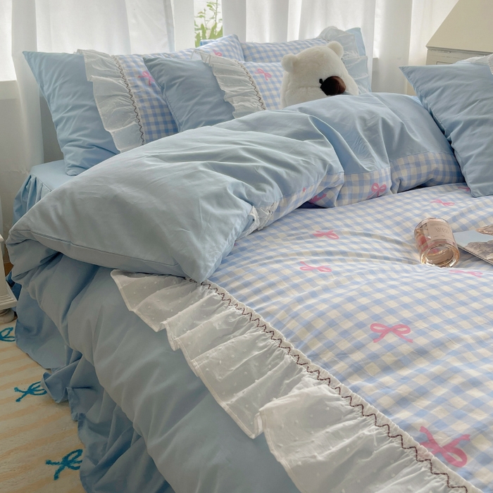 91家纺网 家纺一手货源 找家纺 瑞莱 2025冬季新款13372舞动花边全棉四件套系列 蓝格蝴蝶结