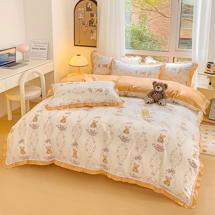 91家纺网 家纺一手货源 找家纺 棉生活家纺 2025新款全棉小清新花边款蕾丝四件套 咕嘟小熊