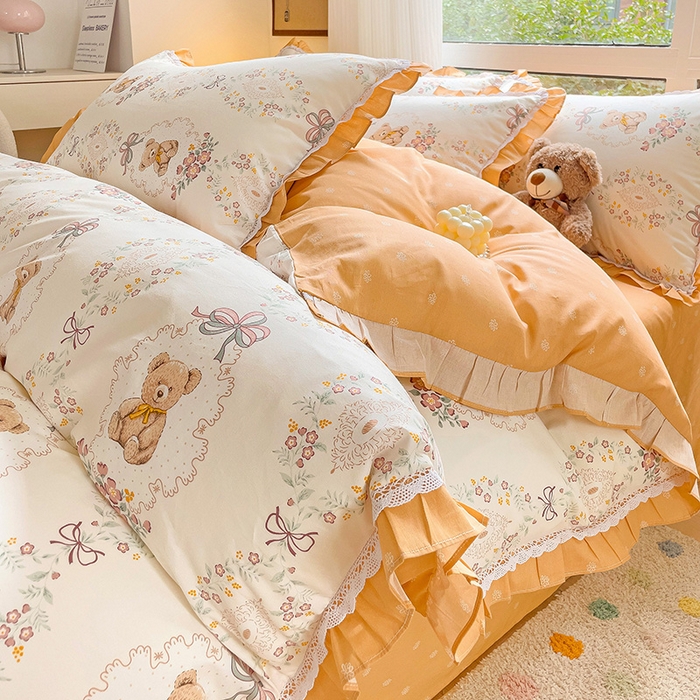 91家纺网 家纺一手货源 找家纺 棉生活家纺 2025新款全棉小清新花边款蕾丝四件套 咕嘟小熊