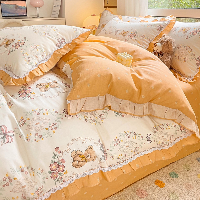 91家纺网 家纺一手货源 找家纺 棉生活家纺 2025新款全棉小清新花边款蕾丝四件套 咕嘟小熊