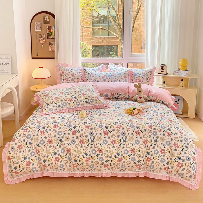 91家纺网 家纺一手货源 找家纺 棉生活家纺 2025新款全棉小清新花边款蕾丝四件套 春日田田