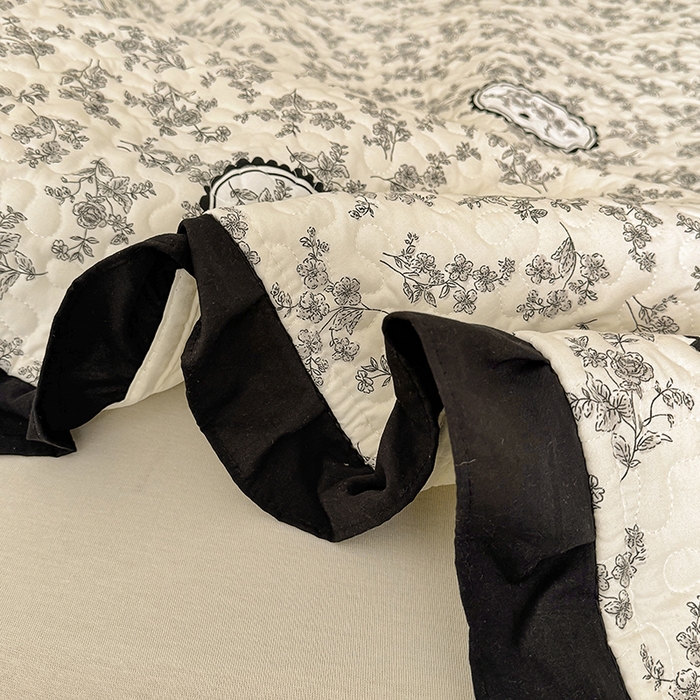 91家纺网 家纺一手货源 找家纺 美梦家纺 2025新款法式赫本风水洗棉床盖四件套系列 赫本风·澜音花香