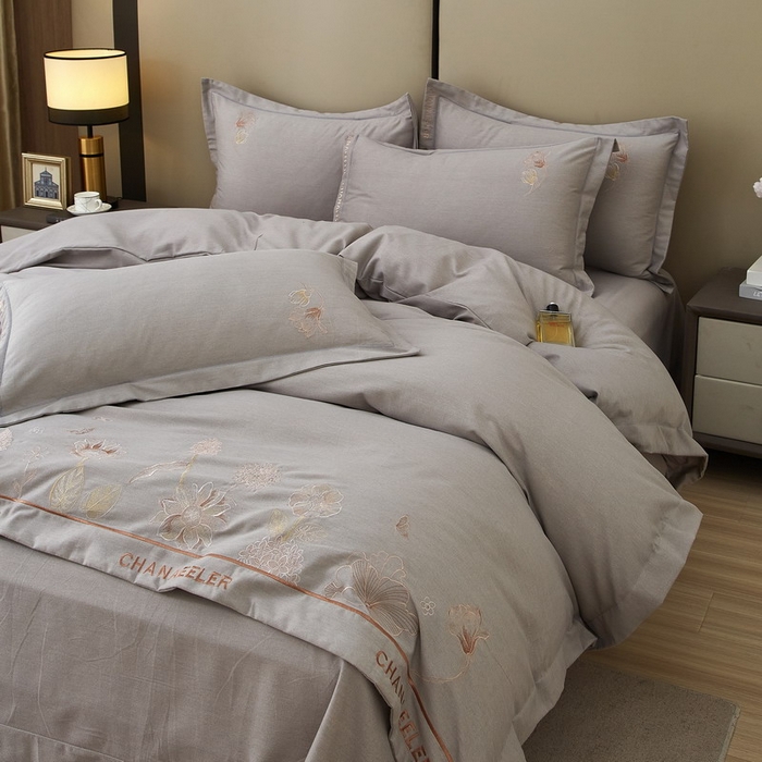 91家纺网 家纺一手货源 找家纺 雲归梦 2025新款全棉加厚磨毛绣花宽边工艺四件套-南法凤情 南法凤情-灰