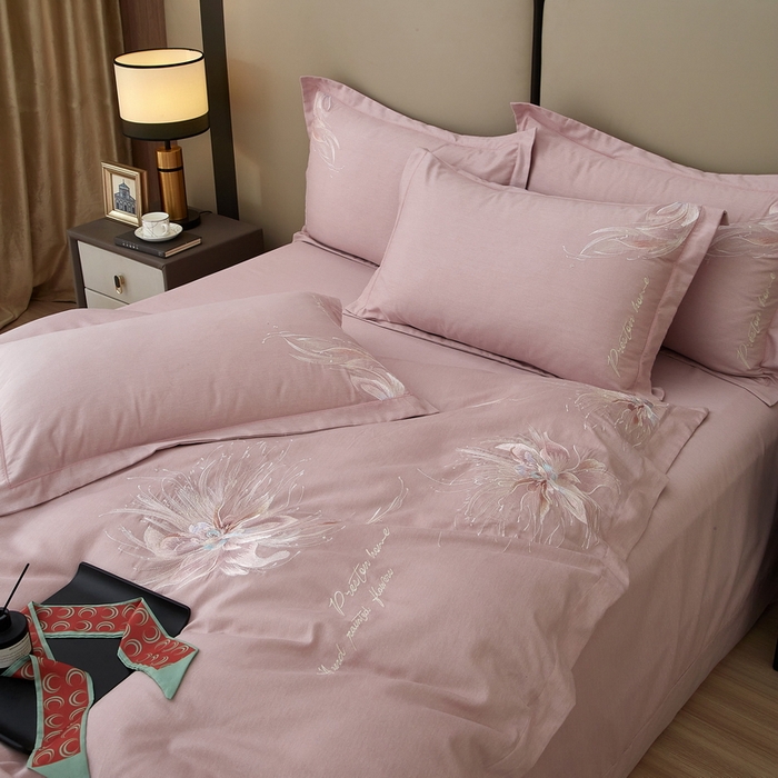 91家纺网 家纺一手货源 找家纺 雲归梦 2025新款全棉加厚磨毛绣花宽边工艺四件套-叶语情深 叶语情深-浅紫