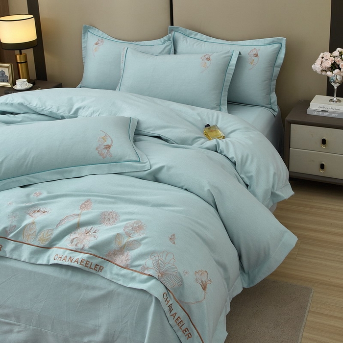 91家纺网 家纺一手货源 找家纺 雲归梦 2025新款全棉加厚磨毛绣花宽边工艺四件套-南法凤情 南法凤情-灰绿