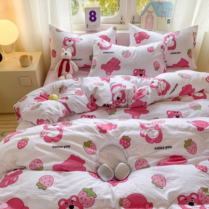 91家纺网 家纺一手货源 找家纺 温眠 2025新款亲肤柔软卡通印花水洗棉四件套 草莓熊