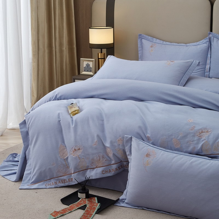 91家纺网 家纺一手货源 找家纺 雲归梦 2025新款全棉加厚磨毛绣花宽边工艺四件套-南法凤情 南法凤情-浅蓝