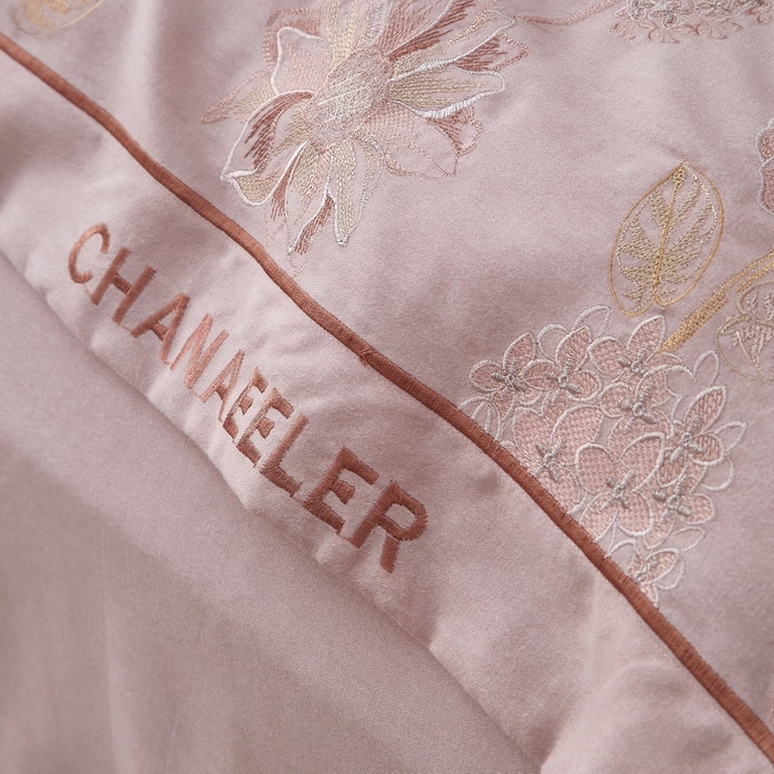 91家纺网 家纺一手货源 找家纺 雲归梦 2025新款全棉加厚磨毛绣花宽边工艺四件套-南法凤情 南法凤情-浅紫