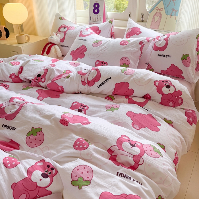 91家纺网 家纺一手货源 找家纺 温眠 2025新款亲肤柔软卡通印花水洗棉四件套 草莓熊