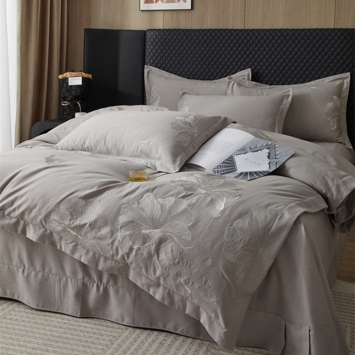 91家纺网 家纺一手货源 找家纺 雲归梦 2025新款全棉加厚磨毛绣花宽边工艺四件套-璀璨人生 璀璨人生-灰