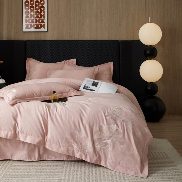 91家纺网 家纺一手货源 找家纺 雲归梦 2025新款全棉加厚磨毛绣花宽边工艺四件套-璀璨人生 璀璨人生-浅粉