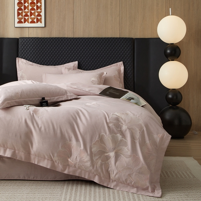 91家纺网 家纺一手货源 找家纺 雲归梦 2025新款全棉加厚磨毛绣花宽边工艺四件套-璀璨人生 璀璨人生-浅紫