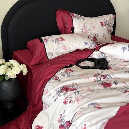 91家纺网 家纺一手货源 找家纺 佳汐蓝家纺 2025新款100支澳棉刺绣宽边四件套-榴香 榴香-红色