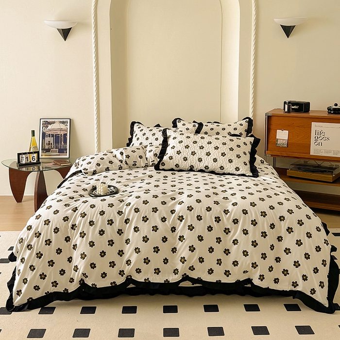 91家纺网 家纺一手货源 找家纺 美梦家纺 2025新款法式赫本风水洗棉床盖四件套系列 赫本风·栗南薇