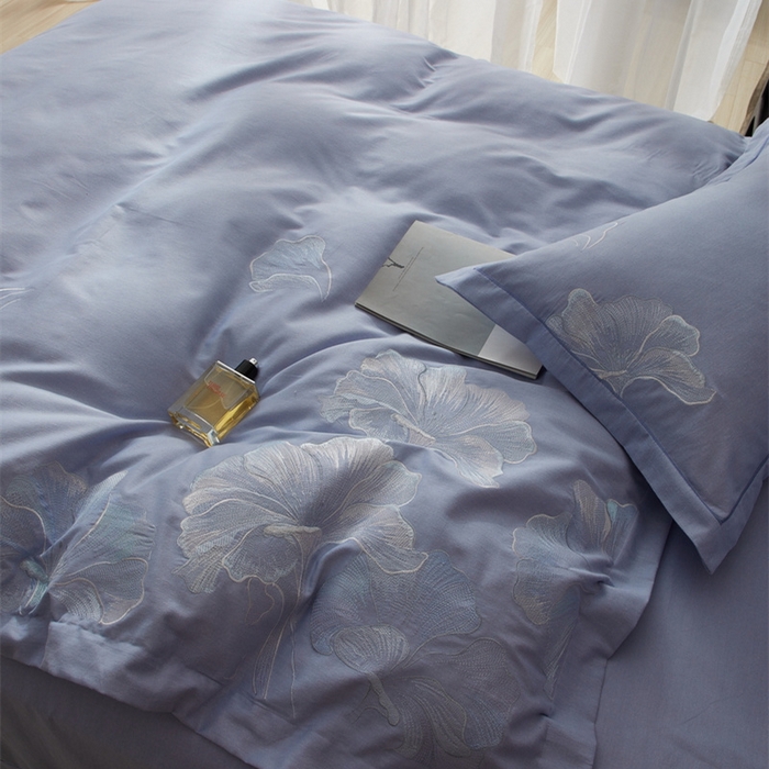 91家纺网 家纺一手货源 找家纺 雲归梦 2025新款全棉加厚磨毛绣花宽边工艺四件套-璀璨人生 璀璨人生-浅蓝