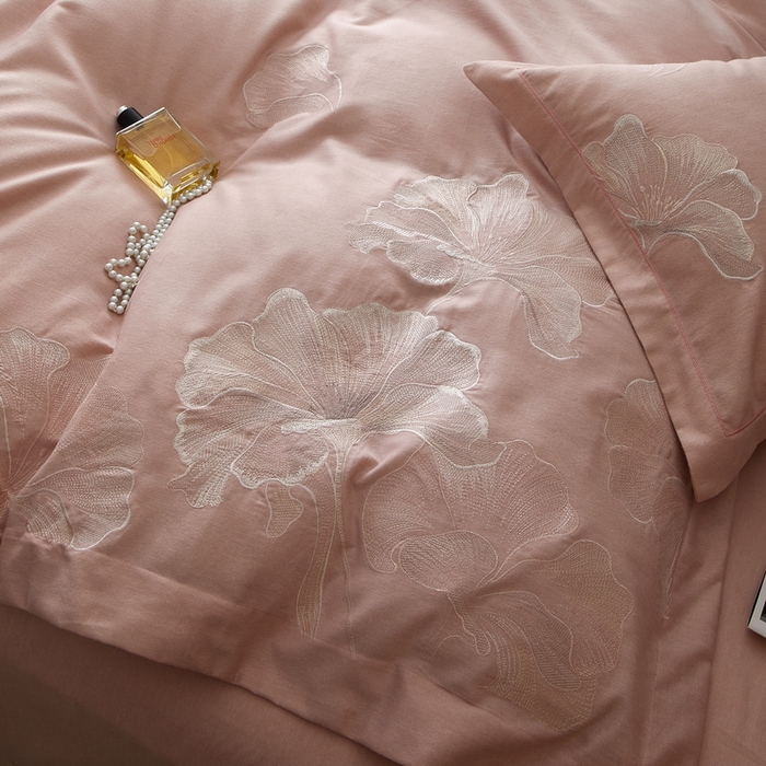 91家纺网 家纺一手货源 找家纺 雲归梦 2025新款全棉加厚磨毛绣花宽边工艺四件套-璀璨人生 璀璨人生-浅粉