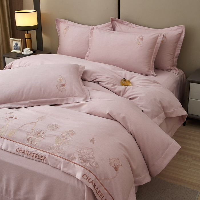 91家纺网 家纺一手货源 找家纺 雲归梦 2025新款全棉加厚磨毛绣花宽边工艺四件套-南法凤情 南法凤情-浅紫