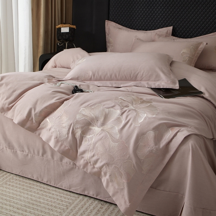 91家纺网 家纺一手货源 找家纺 雲归梦 2025新款全棉加厚磨毛绣花宽边工艺四件套-璀璨人生 璀璨人生-浅紫